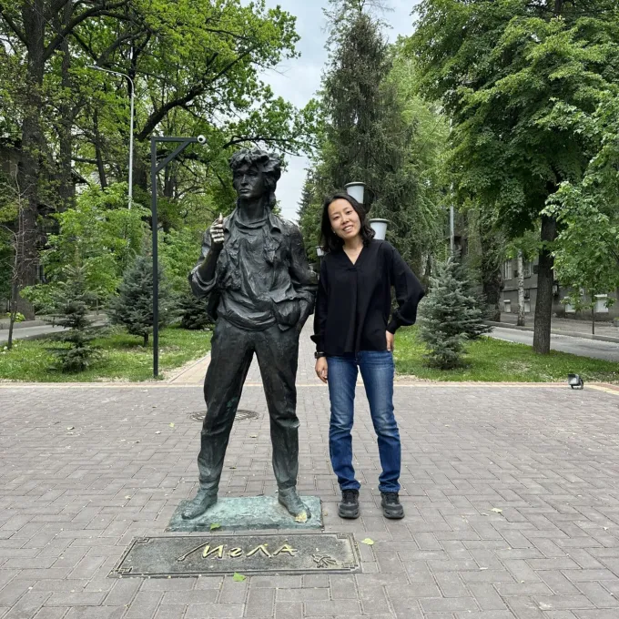 "Kim Lacey pictured next to a bronze statue"